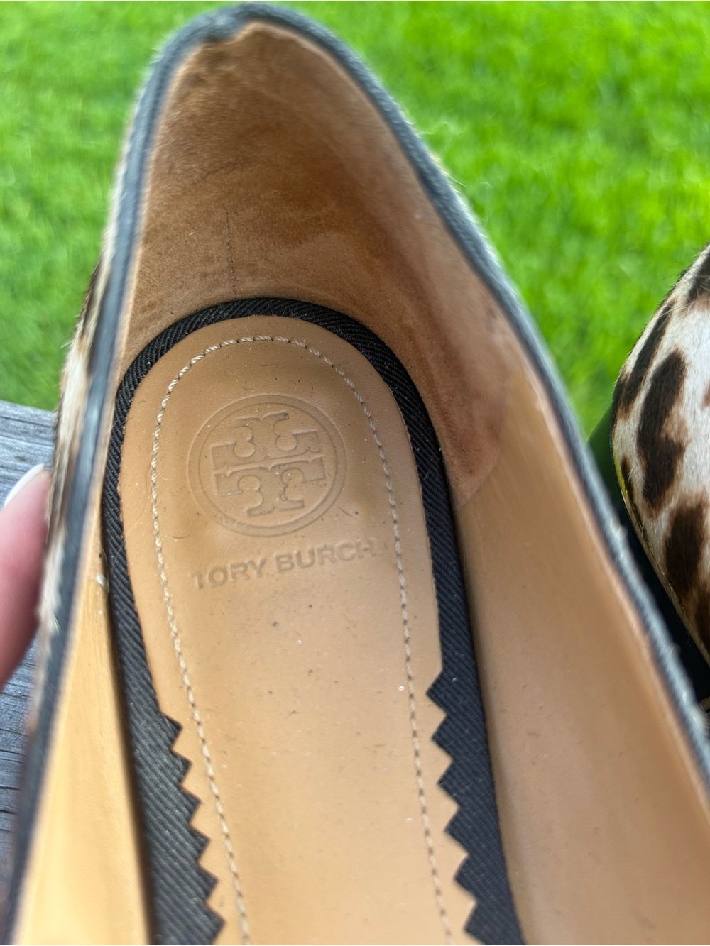 Tory Burch Leopard-Print Pointed Flats with Gold Logo Accent 6.5 Leather - Picture 4 of 9